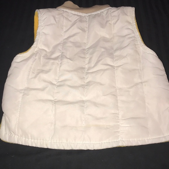 Sleeveless Puffer Vest - Picture 3 of 5